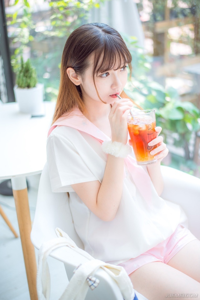 “以士元的性格，恐怕不日便会打来，江州新定，人心不稳，我需在此坐镇，同时请严颜将军联络昔日部将，说降巴郡各城，幼常，我意让你秘密潜入成都，暗中联络成都世家，想办法挑拨成都世家！”诸葛亮看向马谡，一边在地图上勾勒，一边沉声道。